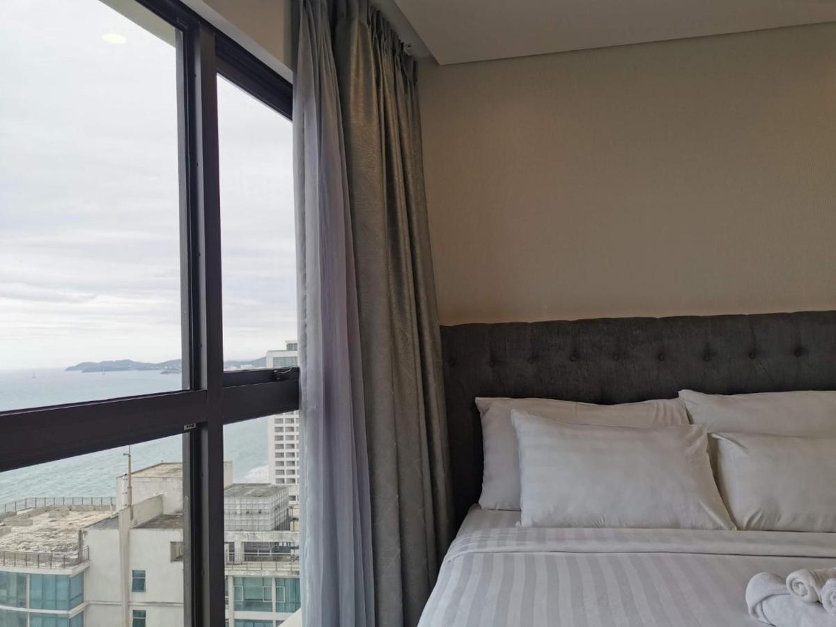 Gold Coast Luxury Apartment Нячанг Екстер'єр фото